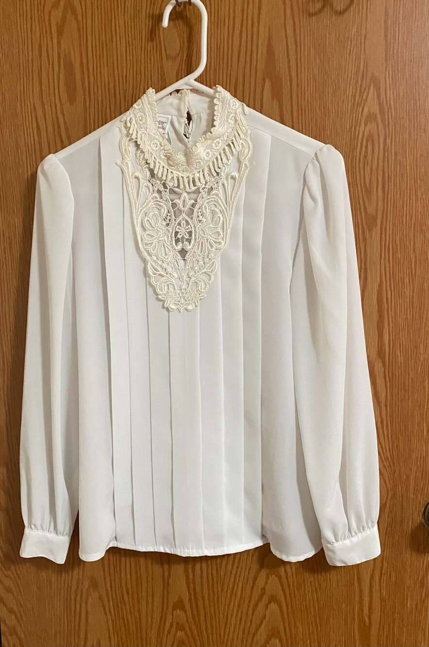 Worthington Petite Blouse Size 8P White Lace Mock Neck Vintage